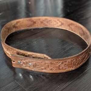 Vintage 60s/70s JCPenney Brown Leather Belt, Southwestern Zuni Sunface Motif, 34